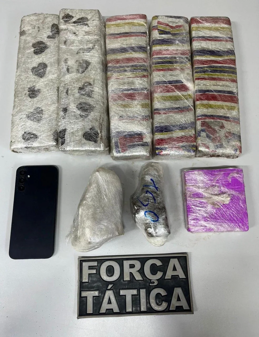 PM prende suspeito de tráfico de drogas no centro de Valença