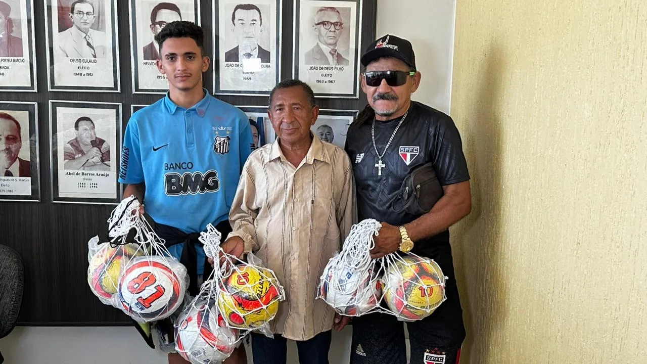 Secretaria de Esportes entrega material esportivo e apresenta regulamento da Copa Leonardo 7 de Futebol em Picos