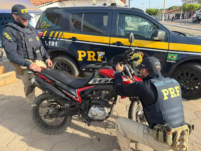 PRF apreende três motos com índicios de crime durante retorno de ocorrência de veículo roubado