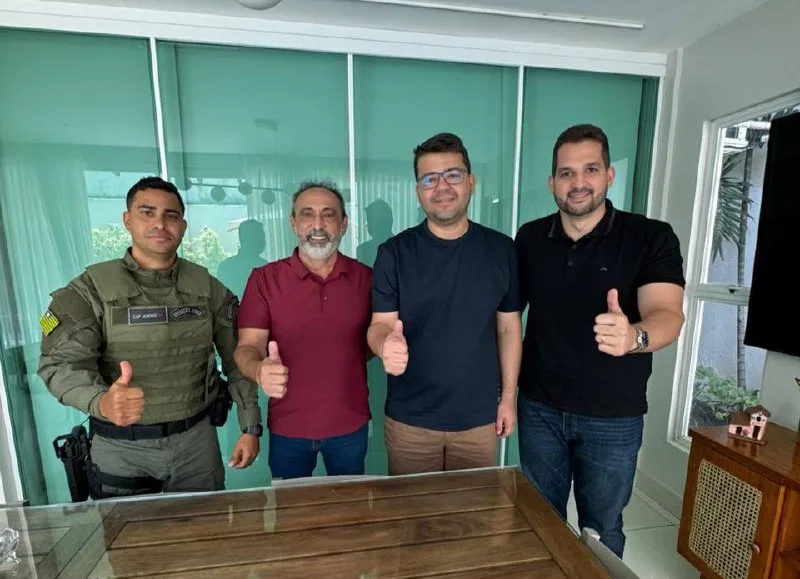 Prefeito Erivaldo Lopes busca reforço na segurança de Santo Antônio de Lisboa em reunião com secretário Chico Lucas