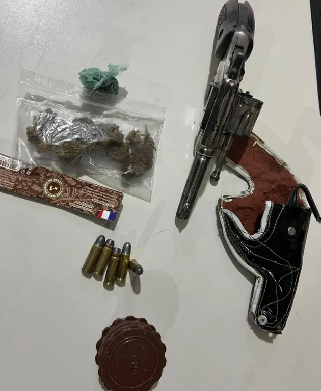 PRF prende condutor por porte ilegal de arma em Picos