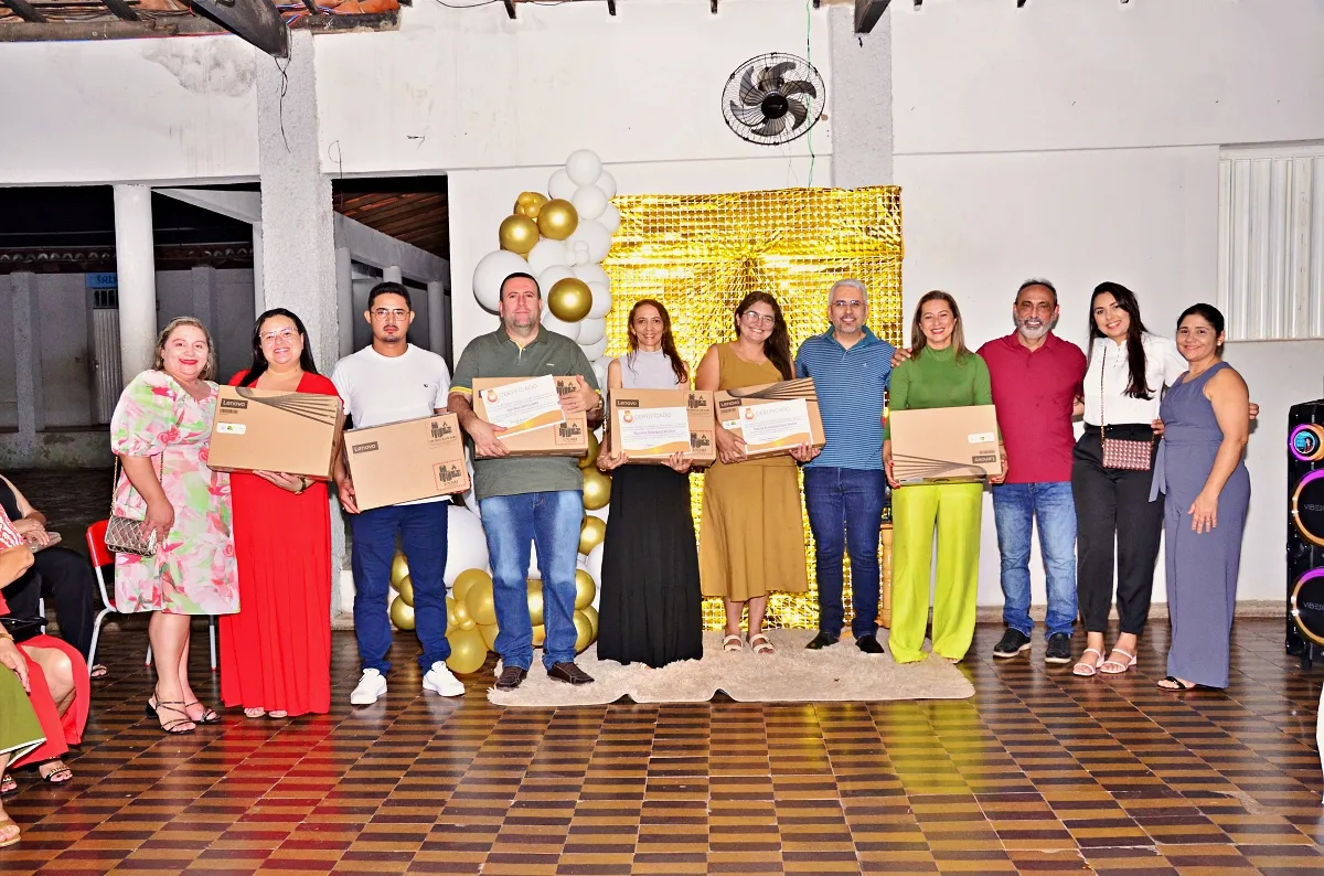 Professores Destaques recebem notebooks em cerimônia especial em Santo Antônio de Lisboa