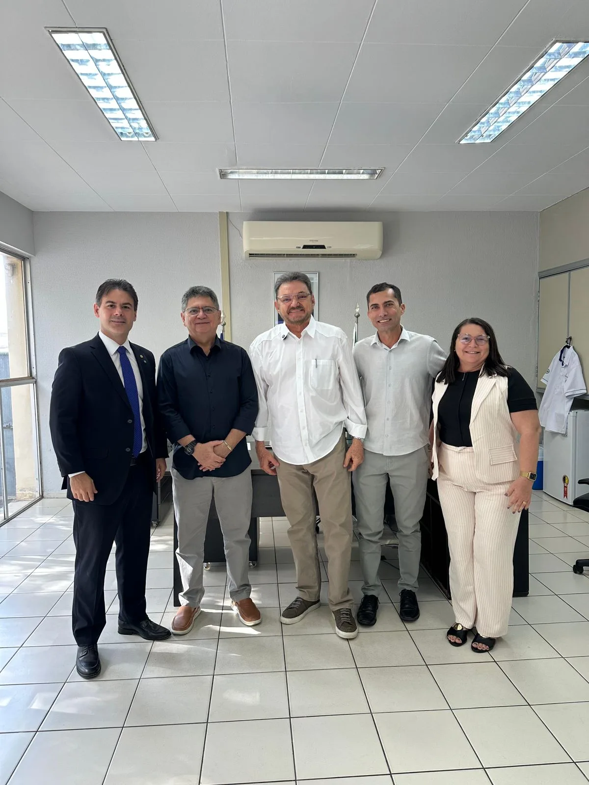 Severo Eulálio busca solução para os quiosques da BR-407 em Paulistana