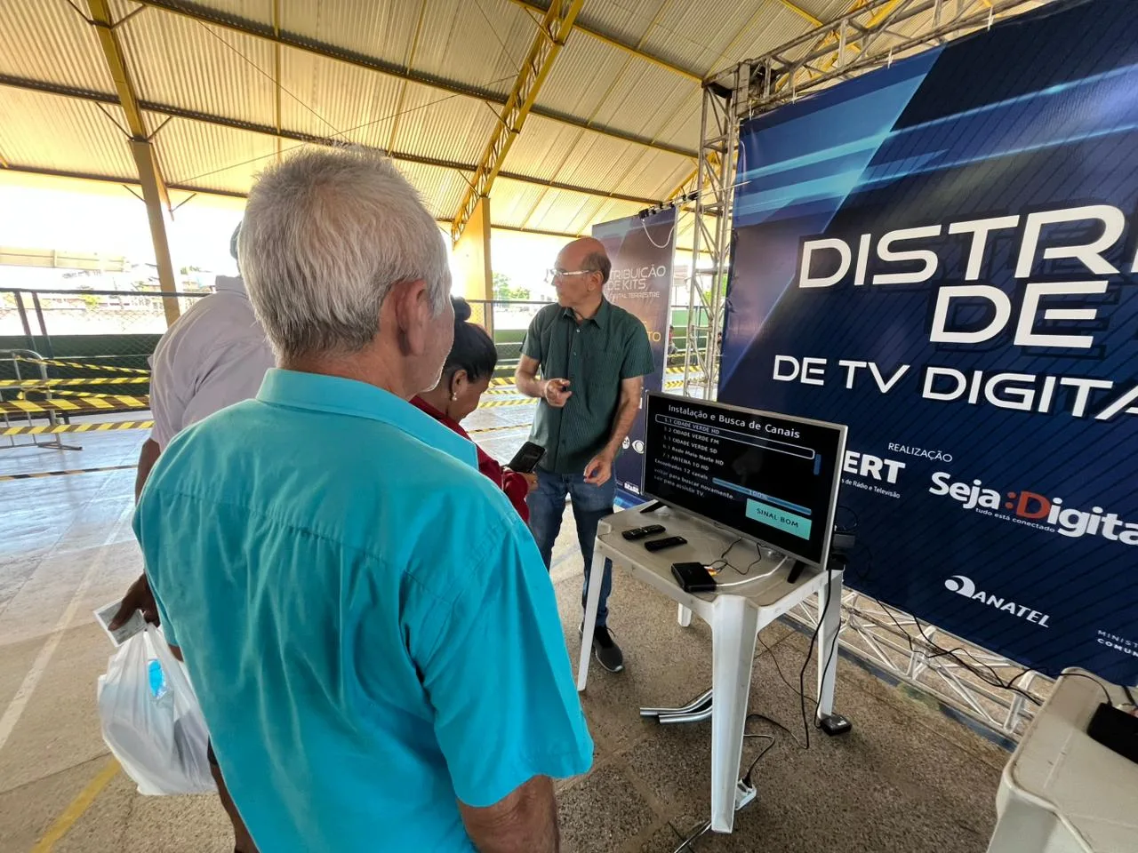 Kits de conversores e antenas digitais começam a ser distribuídos gratuitamente em Picos nesta quarta-feira (26)