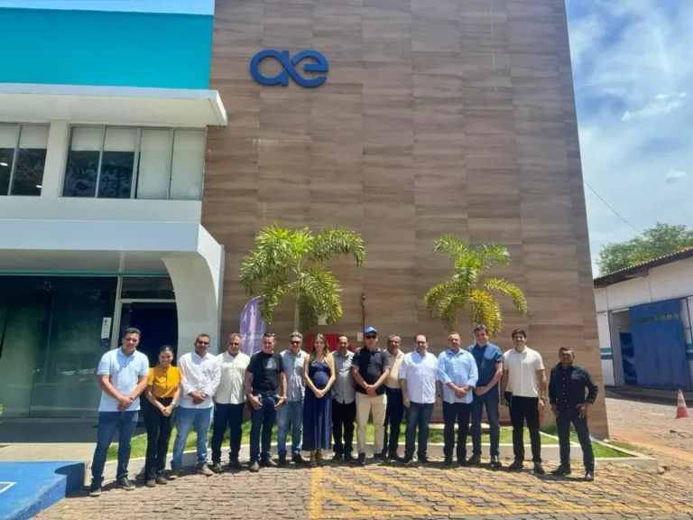 Prefeito Miguel Rodrigues cobra soluções para abastecimento de água em Itainópolis durante reunião com a Águas do Piauí