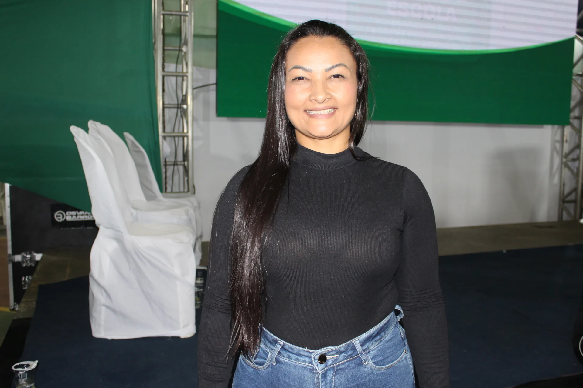 Mãe de aluno destaca transformação da educação na gestão Jaillson Campos durante “Encontro Família & Escola” em Geminiano