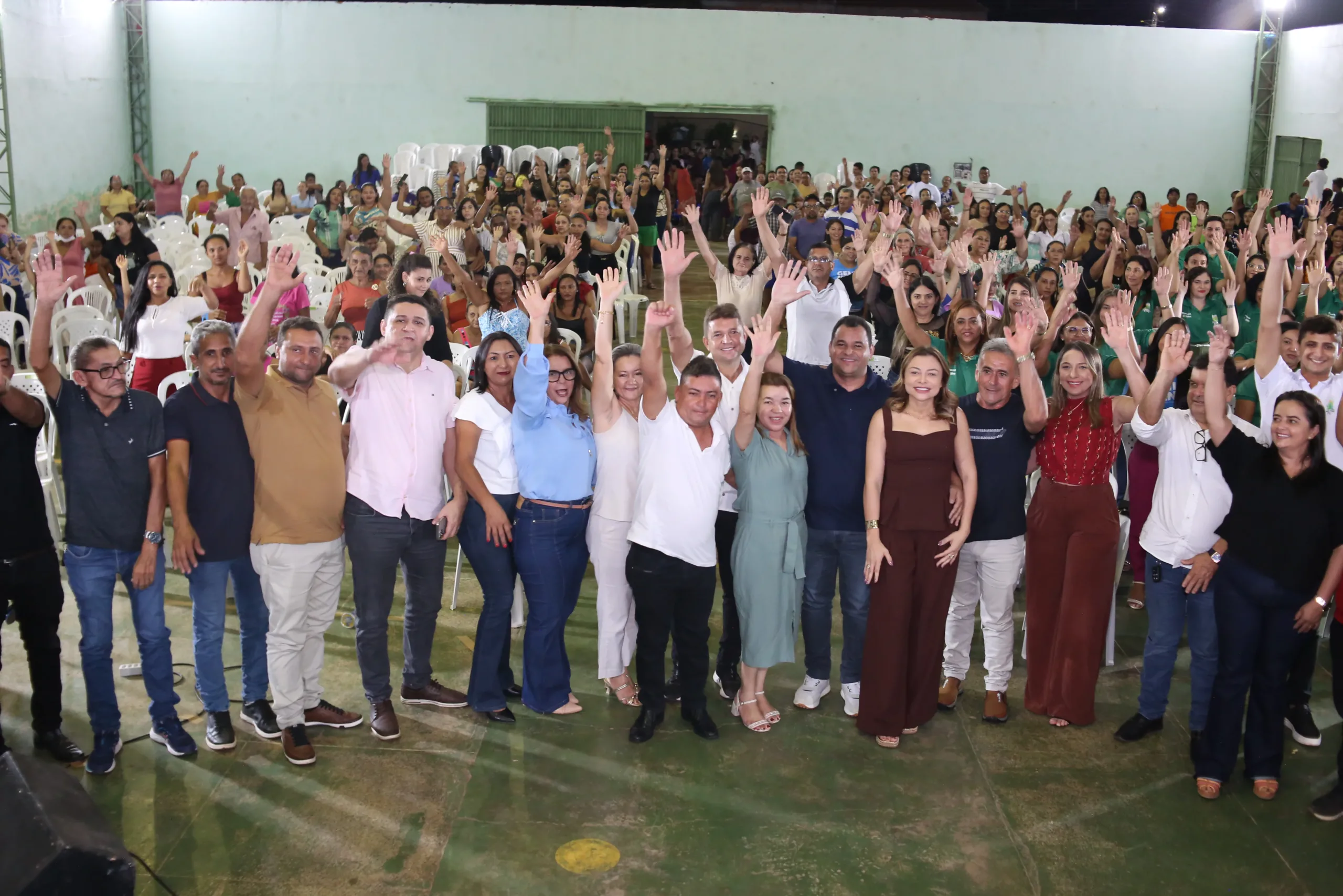 Prefeito Jaillson Campos anuncia investimentos históricos e novos kits escolares durante o “Encontro Família & Escola” em Geminiano