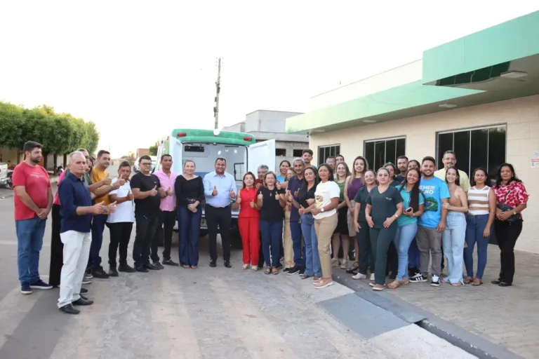 Prefeitura de Geminiano entrega ambulância totalmente reformada após recebê-la sucateada da gestão anterior