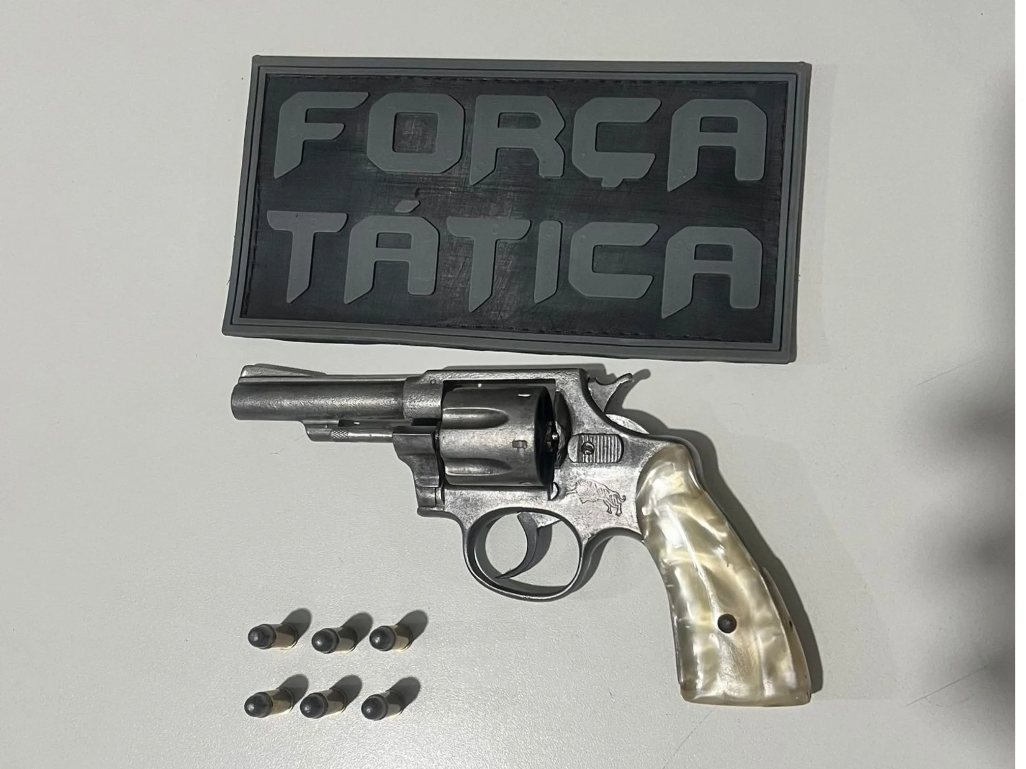 Policiais da Força Tática apreendem arma de fogo durante ação ostensiva em Picos