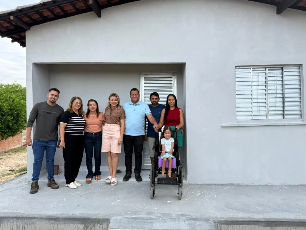 Presente de Natal: Prefeitura entrega a primeira casa do ‘Minha Casa, Minha Vida’ em Geminiano