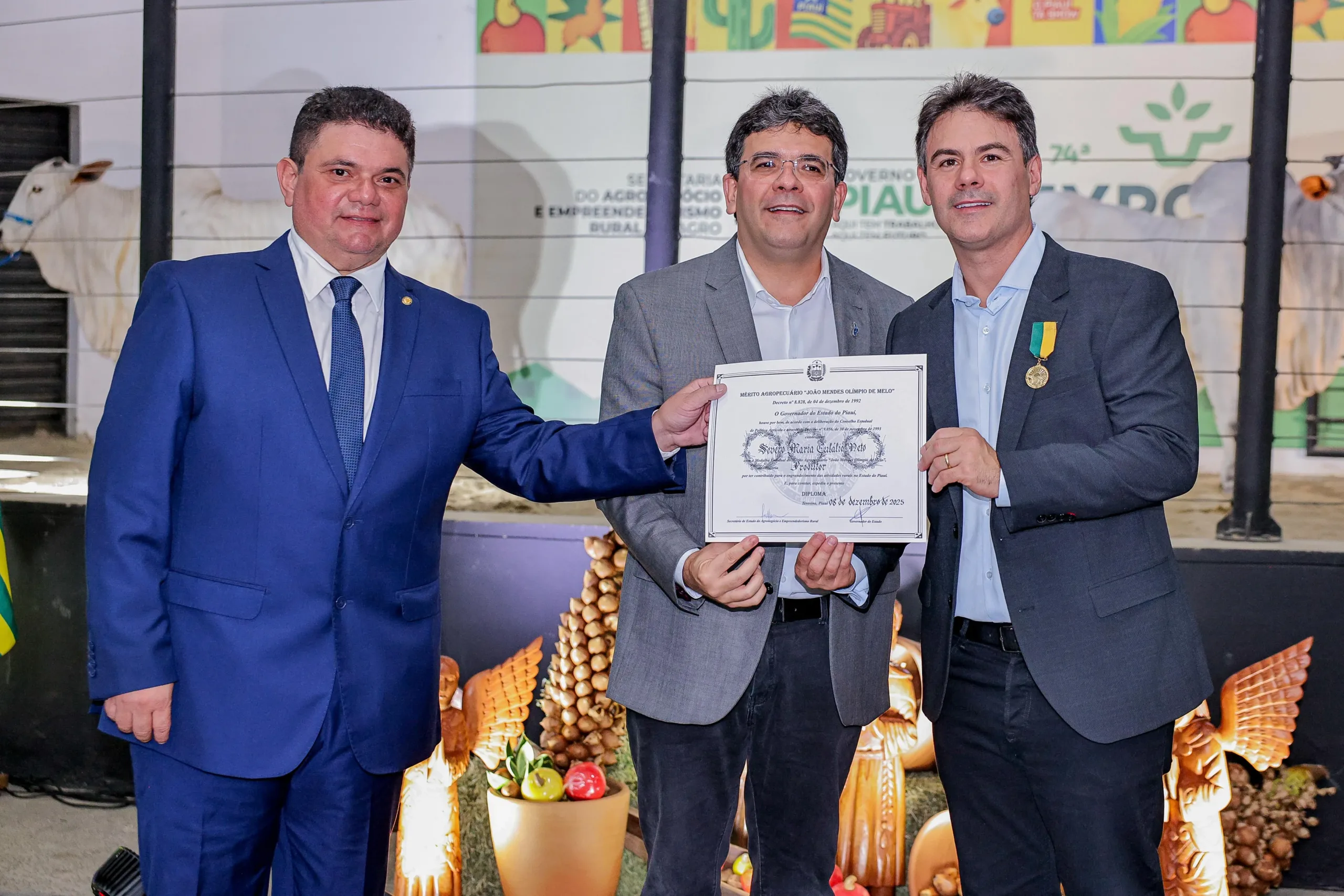 Severo Eulálio recebe Medalha do Mérito Agropecuário durante a 74ª Expoapi