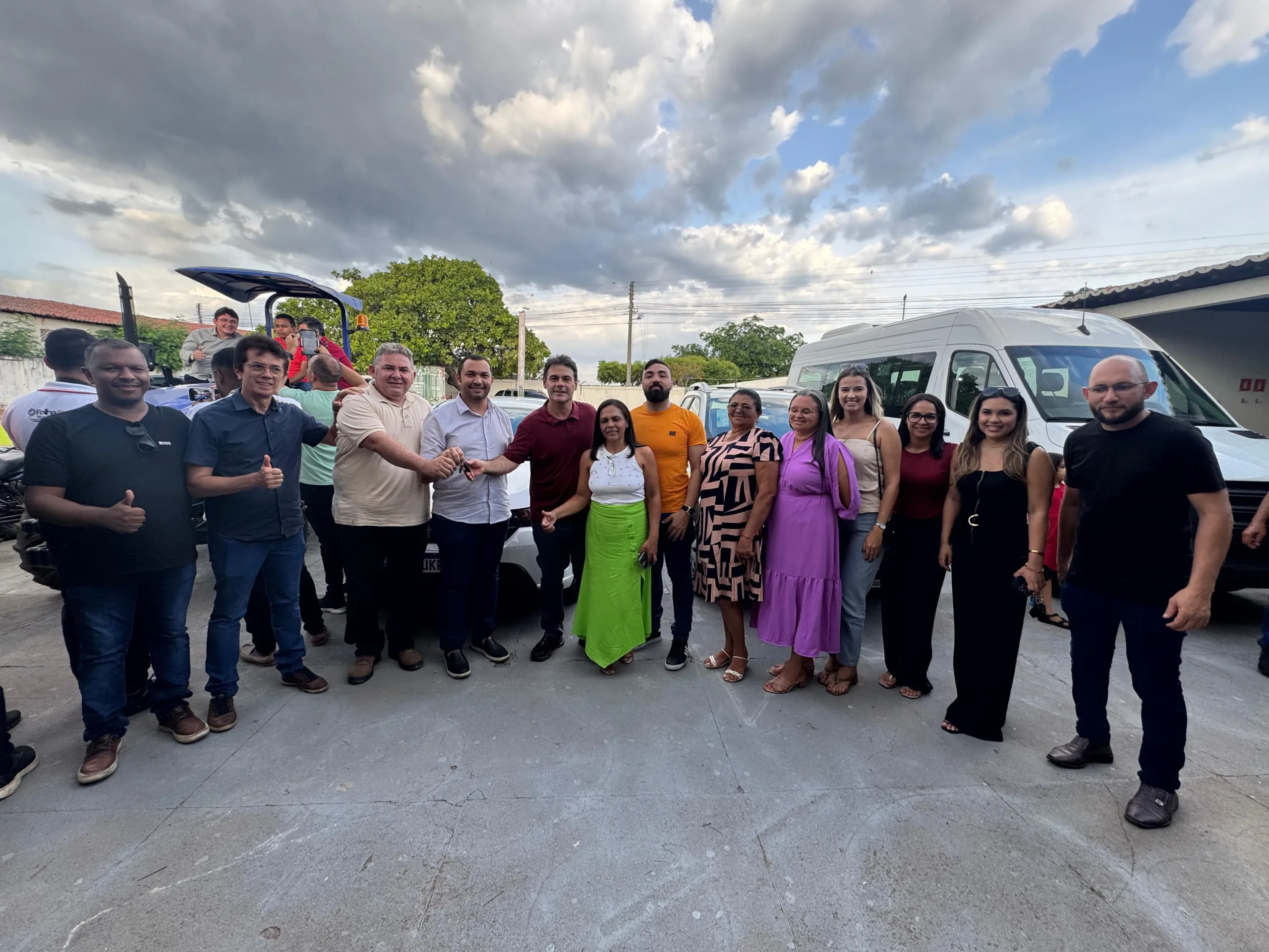 Severo Eulálio participa da entrega de veículo para a Saúde em Ipiranga do Piauí