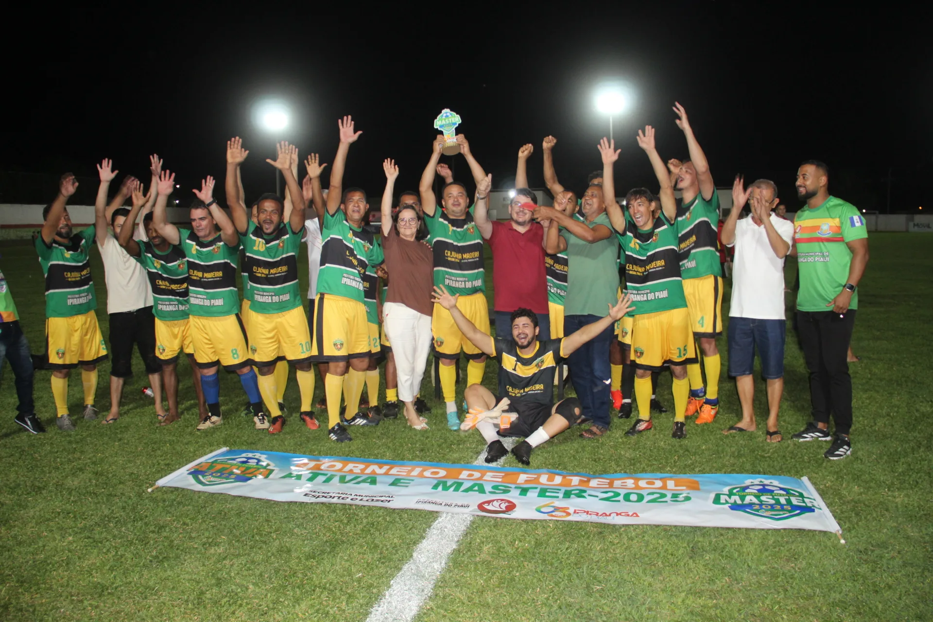Cajuína Madeira vence nos pênaltis e conquista o Torneio de Futebol Master em Ipiranga do Piauí