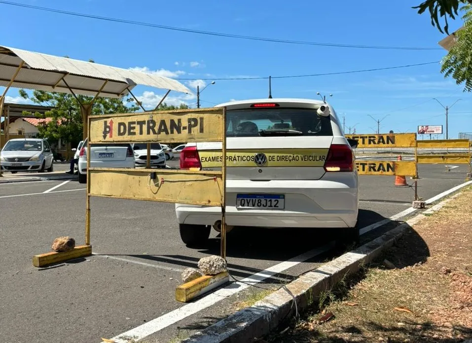 Contran aprova fim de aulas obrigatórias em autoescolas para tirar a CNH