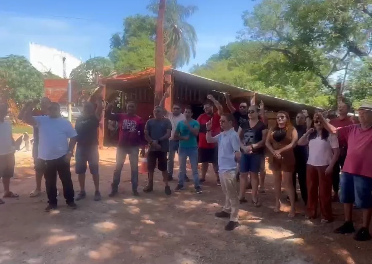 Familiares e amigos de Antônio Cachôpa realizam manifestação