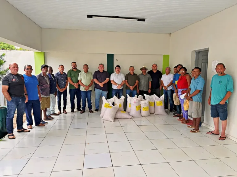 Prefeitura de Ipiranga do Piauí distribui mais de 3 mil quilos de sementes em ação de apoio ao homem do campo