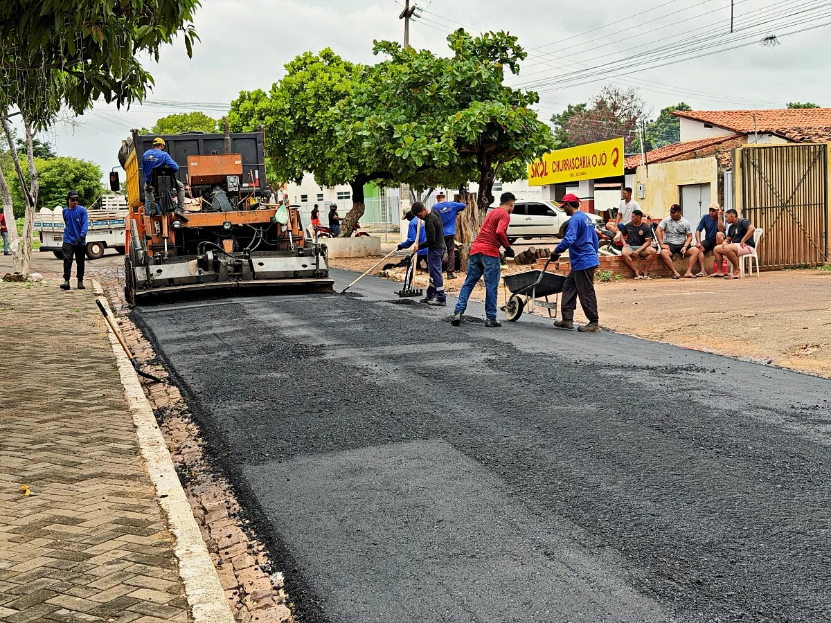 Prefeitura executa nova etapa de pavimentação asfáltica e Ipiranga do Piauí avança em mobilidade urbana