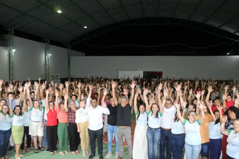 Prefeito Jaillson Campos destaca investimentos e ensino em tempo integral durante Encontro Família e Escola em Geminiano