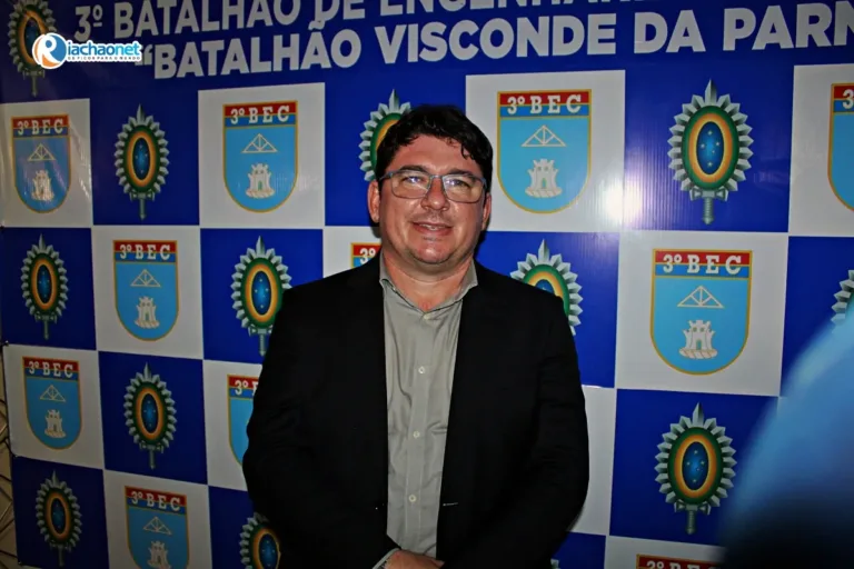 Prefeito de Ipiranga do Piauí, Elvis Ramos, participa da formatura de incorporação no 3º BEC em Picos
