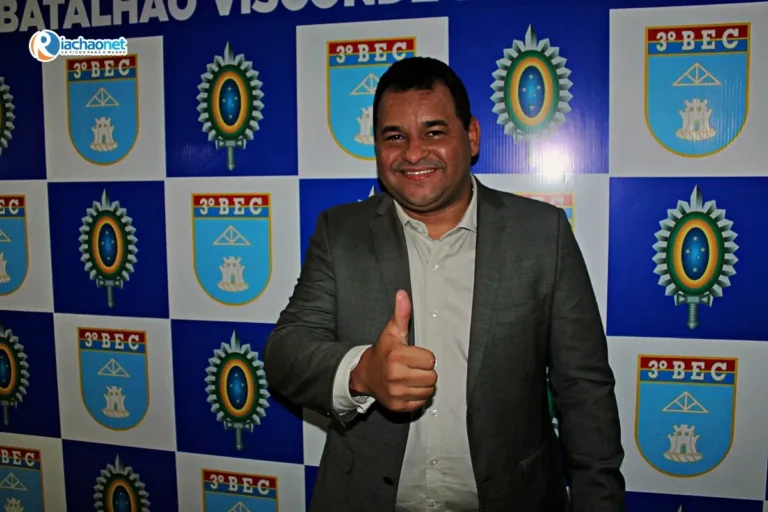 Prefeito Jaillson Campos prestigia ingresso de novos recrutas ao 3º BEC em Picos