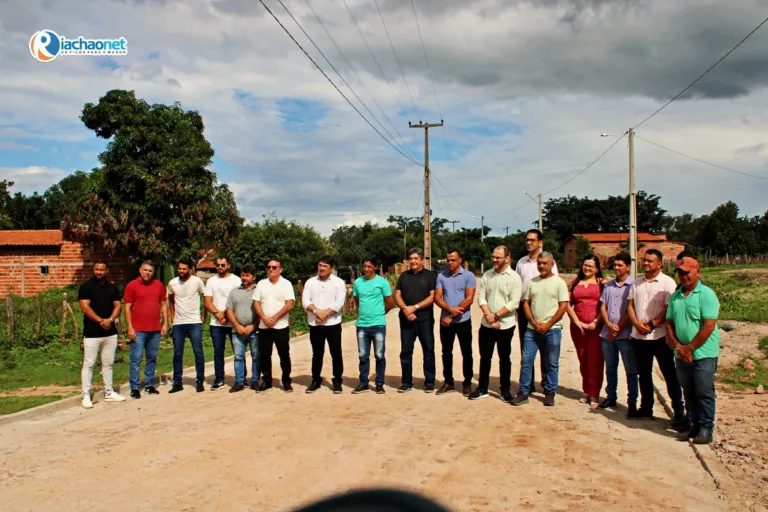 Gestão do prefeito Elvis Ramos realiza obra de 8 mil metros de calçamento no Brejo da Fortaleza em Ipiranga do Piauí