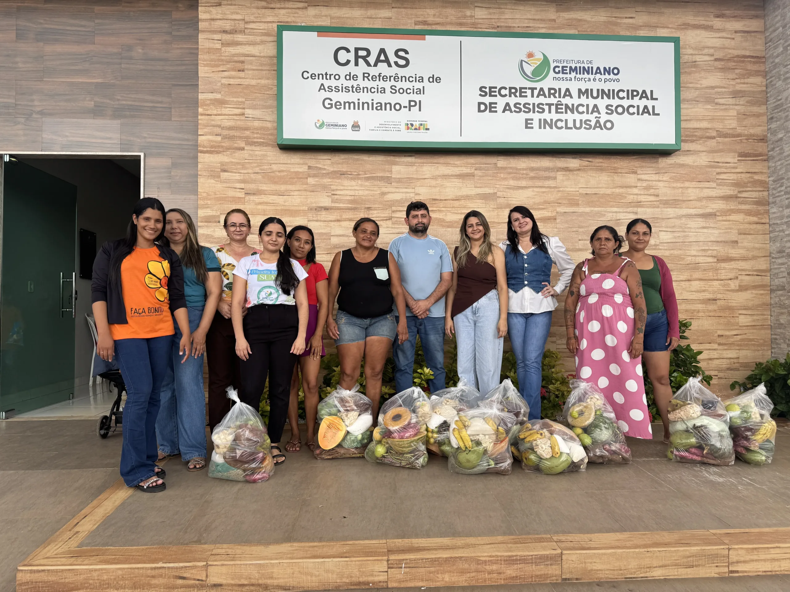 Prefeitura de Geminiano entrega 2.800 quilos de alimentos para famílias do Programa Criança Feliz