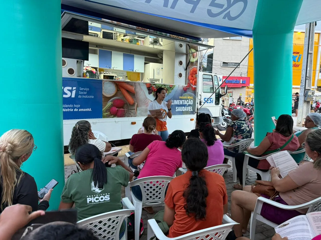 Merendeiras da Educação de Picos participam de curso para reaproveitamento de alimentos