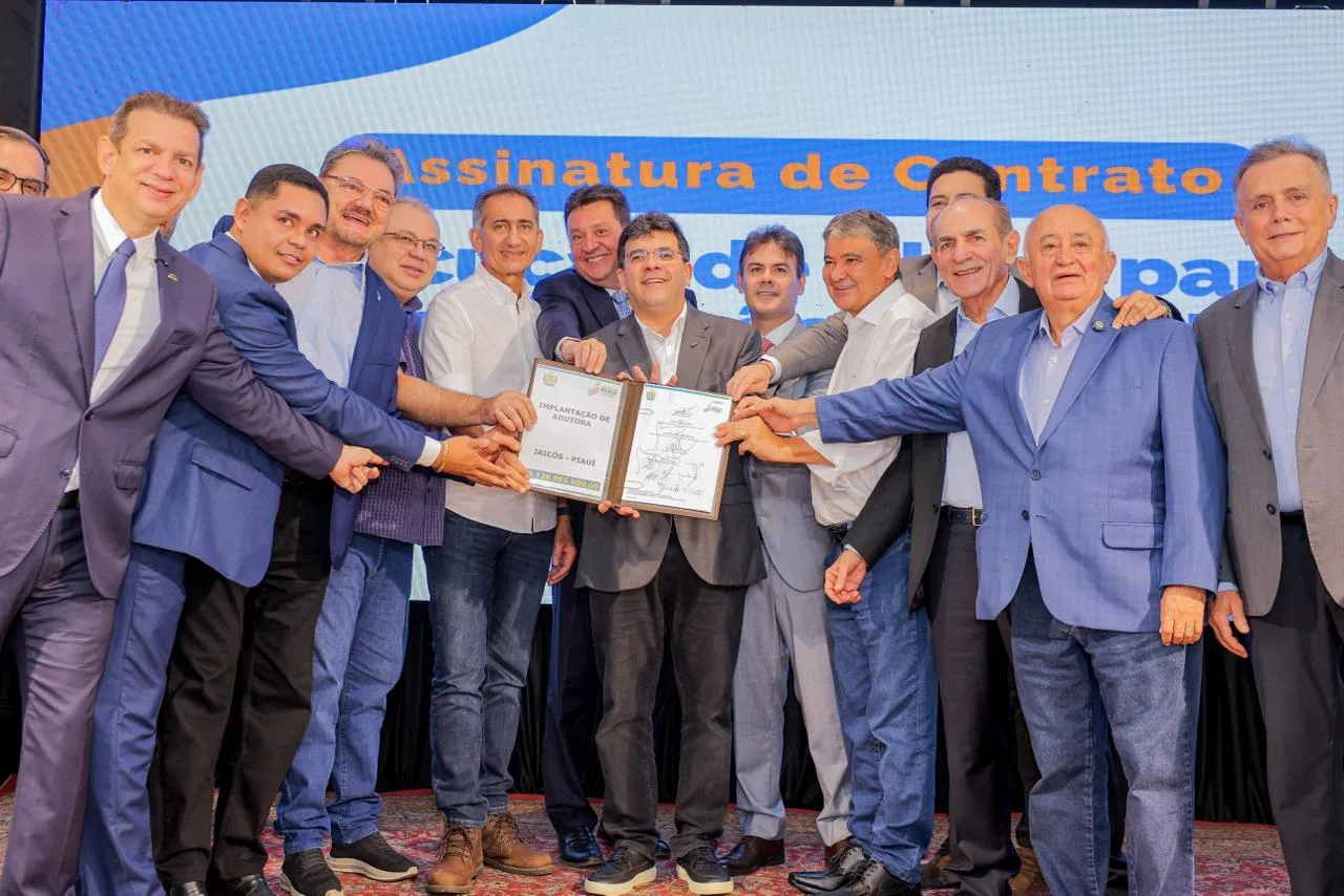 Severo Eulálio participa de assinatura de contrato para construção da adutora de Jaicós