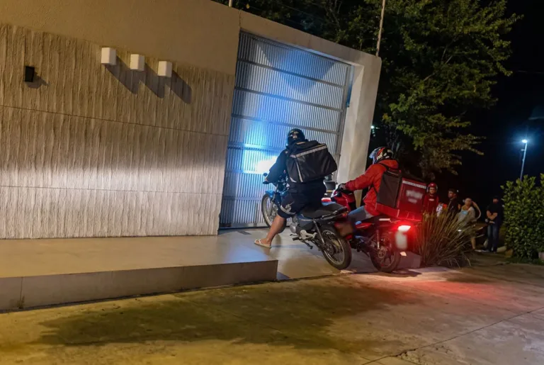 Confusão entre cliente e entregadores termina em agressões e prisões em Picos