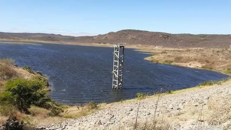 Homem desaparece após salto no Açude Barreiras e mobiliza buscas em Fronteiras; Veja vídeo!