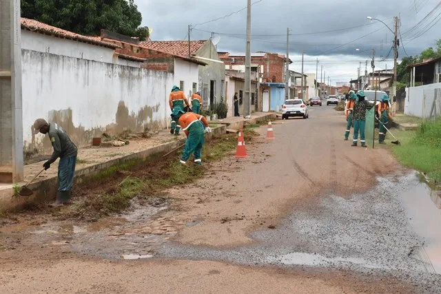 Prefeitura de Picos inicia mutirão de limpeza no bairro Boa Vista