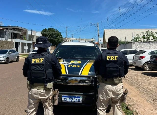 PRF prende foragido da Justiça por roubo durante fiscalização na BR-316 em Picos