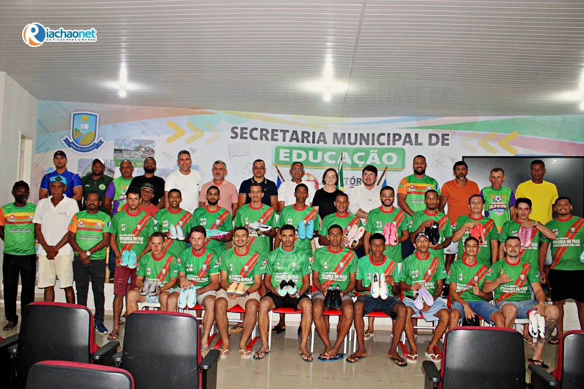 Prefeitura de Ipiranga do Piauí apresenta seleção municipal para a Supercopa APPM e entrega material esportivo