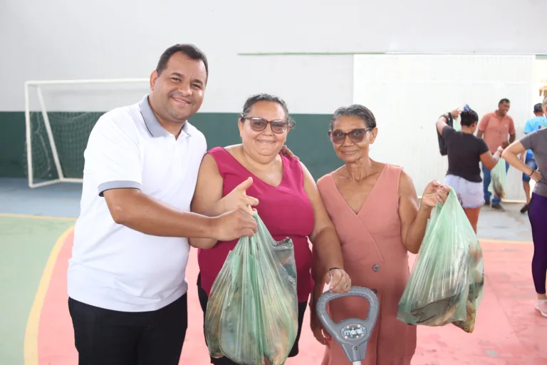 Prefeito Jaillson Campos faz entrega de mais de 5 toneladas de peixes na Semana Santa