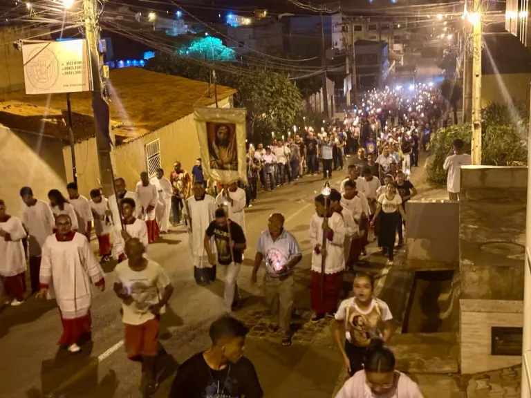 Procissão do Fogaréu reúne centenas de fiéis e mantém tradição da Semana Santa em Picos