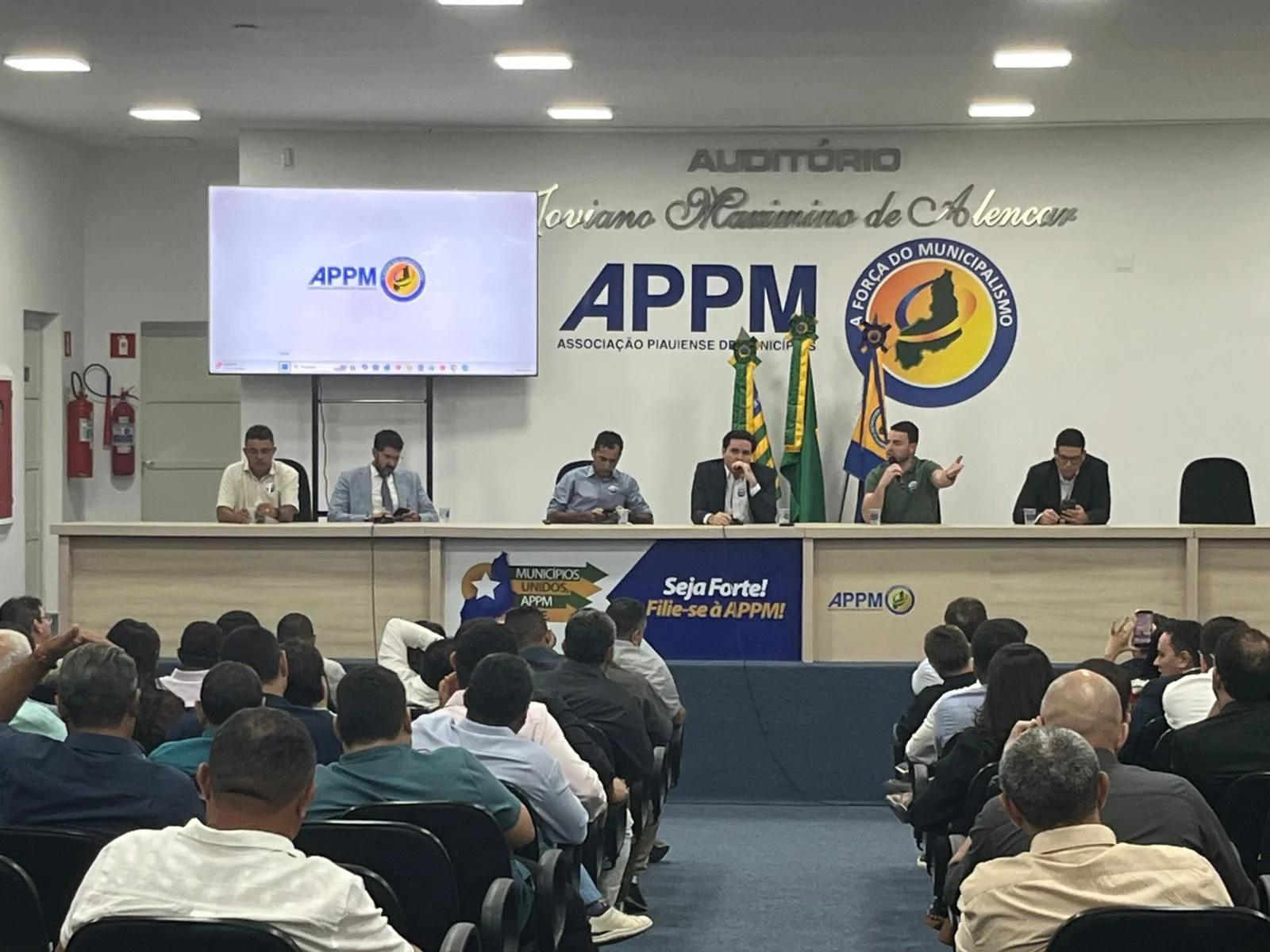 Em assembleia, APPM aprova teto de R$ 350 mil para municípios contratarem shows no Piauí