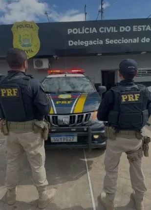 PRF prende homem com dois mandados em aberto após tentativa de fuga em Valença do Piauí
