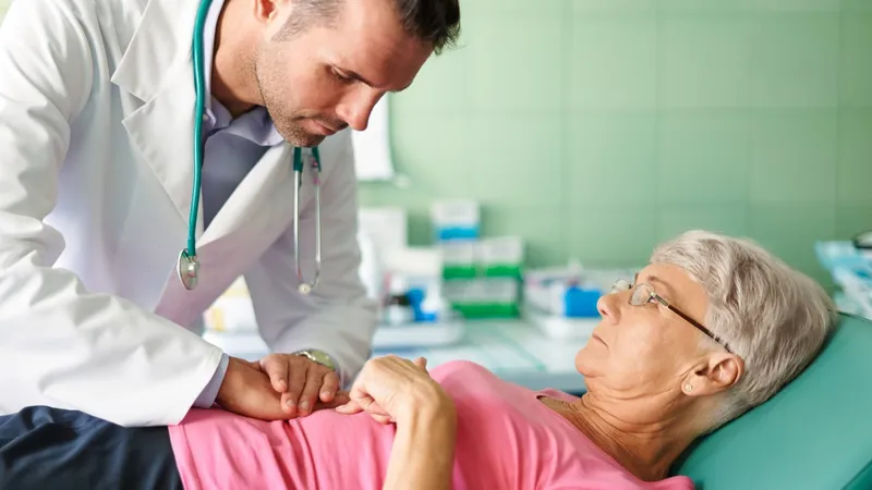 Cirurgia para Parkinson no SUS: quem pode fazer e quais os benefícios?