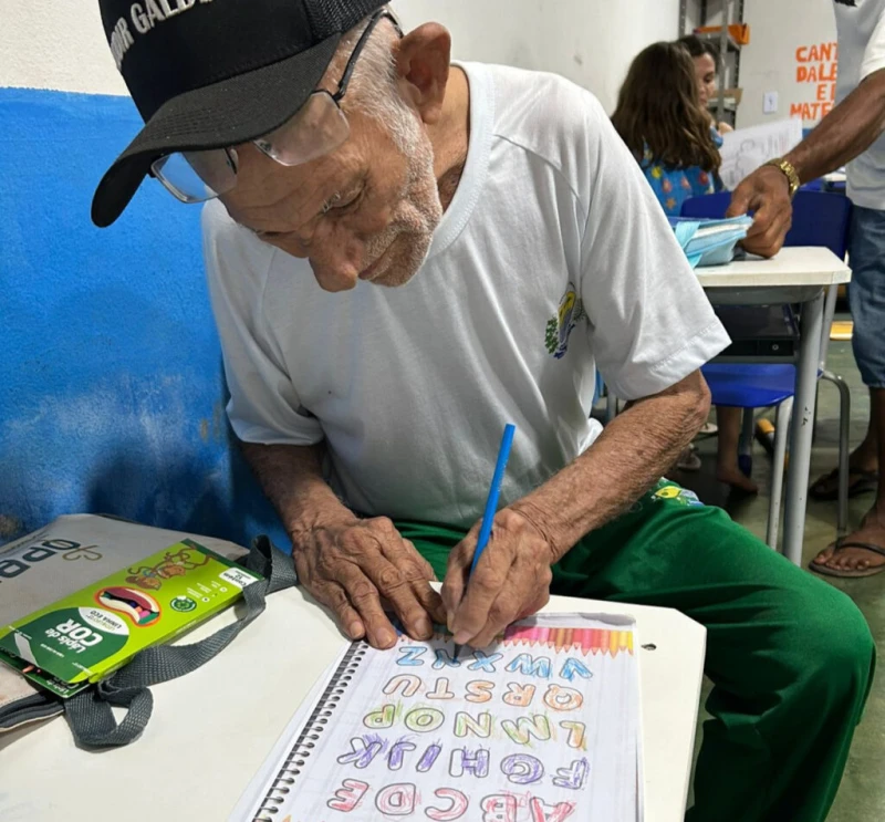 Aos 91 anos, idoso de Bocaina vence barreiras e aprende a ler em programa de alfabetização