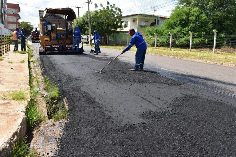 Prefeitura de Picos inicia operações de asfaltamento e tapa-buracos