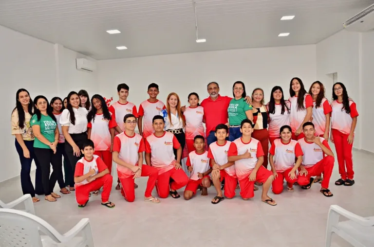Prefeitura de Santo Antônio de Lisboa realiza entrega de novos fardamentos escolares para alunos da rede municipal