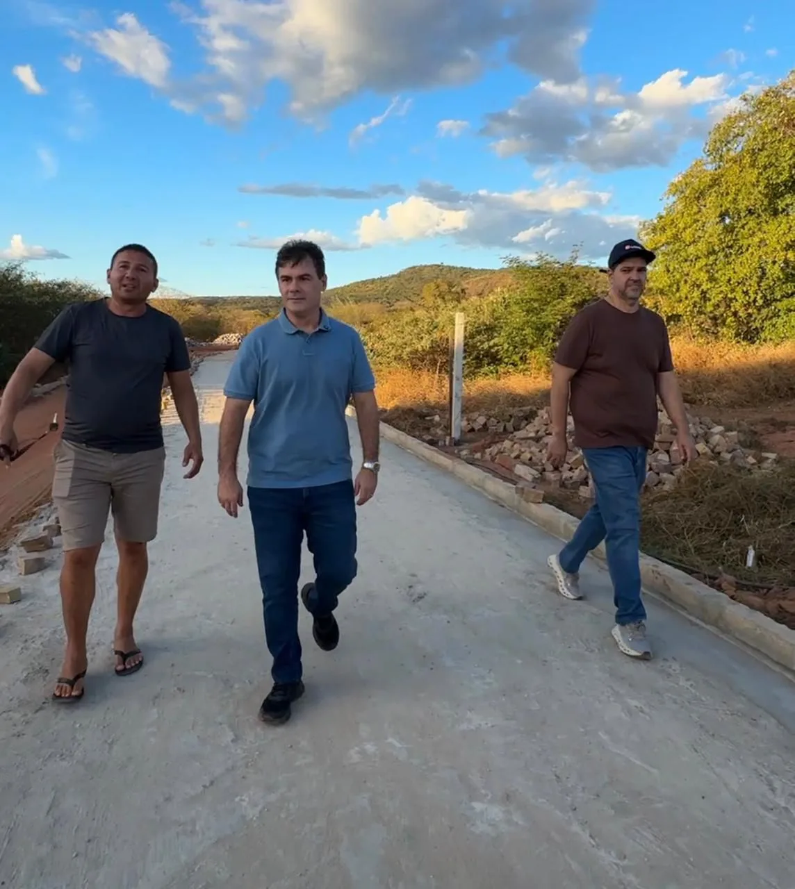 Severo Eulálio acompanha obras de calçamento no bairro Ipueiras e reforça compromisso com a mobilidade urbana em Picos