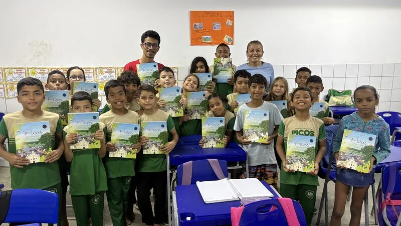 Livros sobre a história de Picos começam a ser entregues nas escolas da rede municipal
