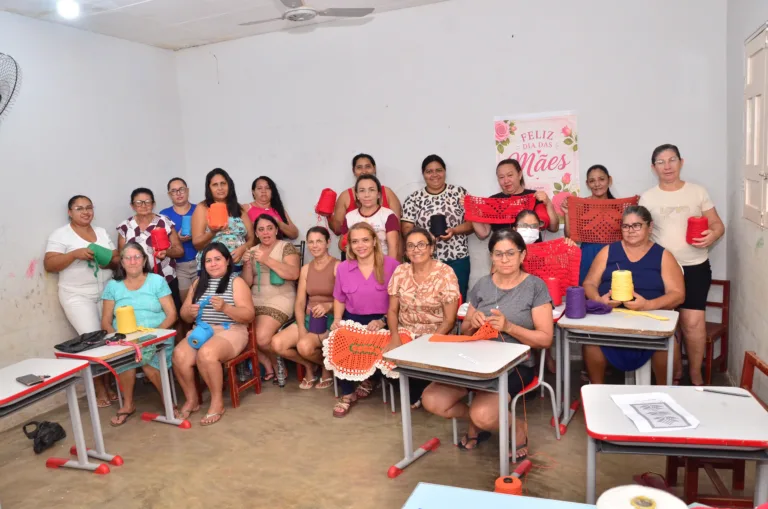 Secretaria da Mulher de Santo Antônio de Lisboa realiza curso de crochê em barbante na localidade Carvalhos e fortalece capacitação profissional