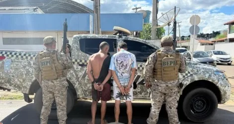 Suspeitos fogem de abordagem policial e acabam presos com drogas no bairro Umari, em Picos