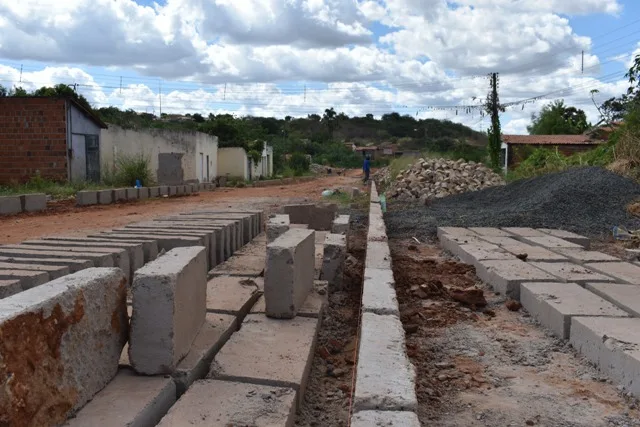 Iniciada obra de calçamento na Comunidade Quilombo no Bairro Morada do Sol