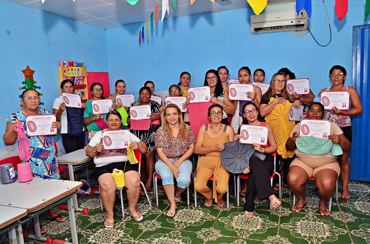 Secretaria da Mulher de Santo Antônio de Lisboa promove curso de crochê para moradoras dos bairros Xique-Xique e Cohab