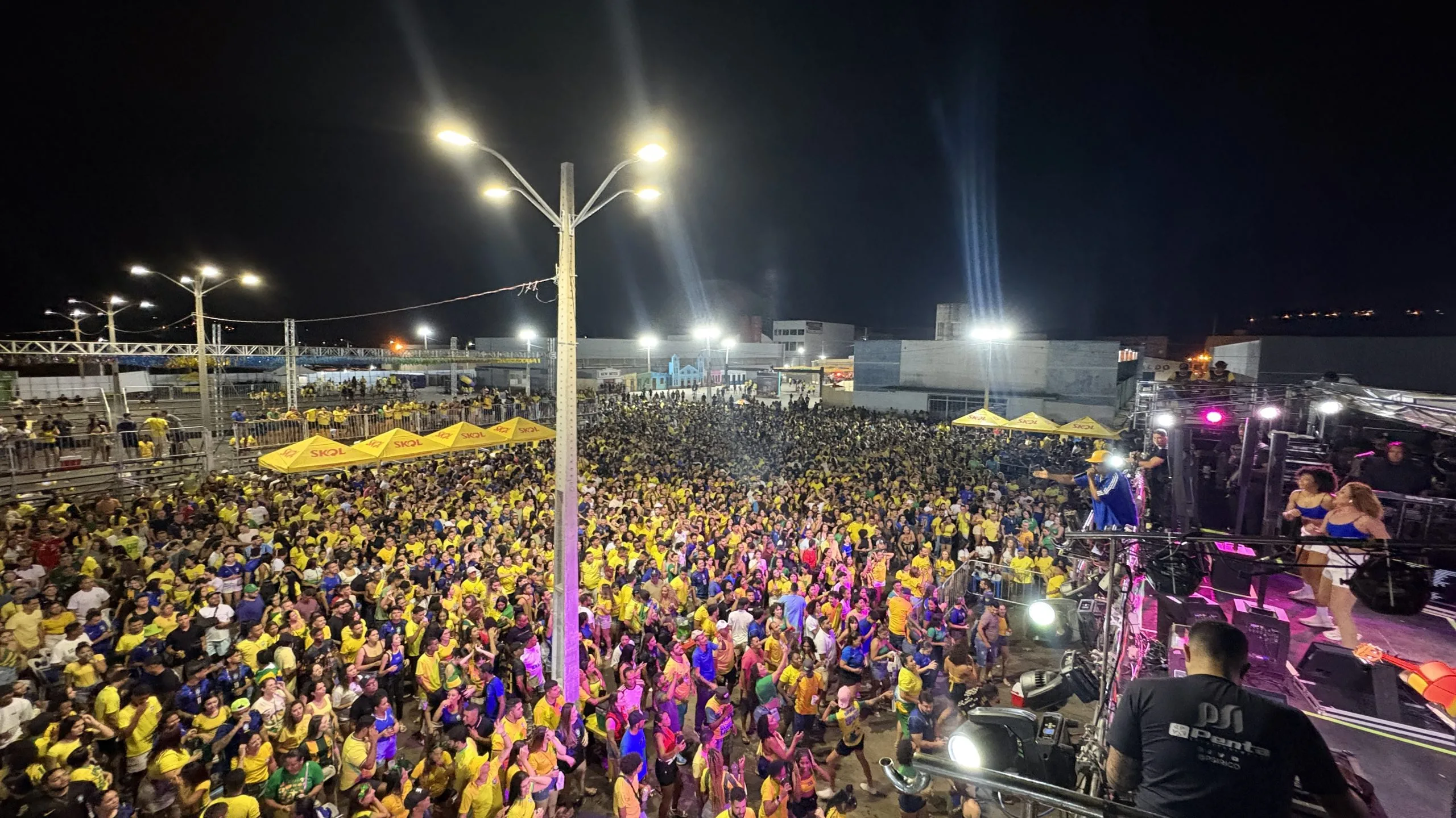 Picos na Copa reúne milhares de torcedores em evento histórico na estreia da Seleção Brasileira