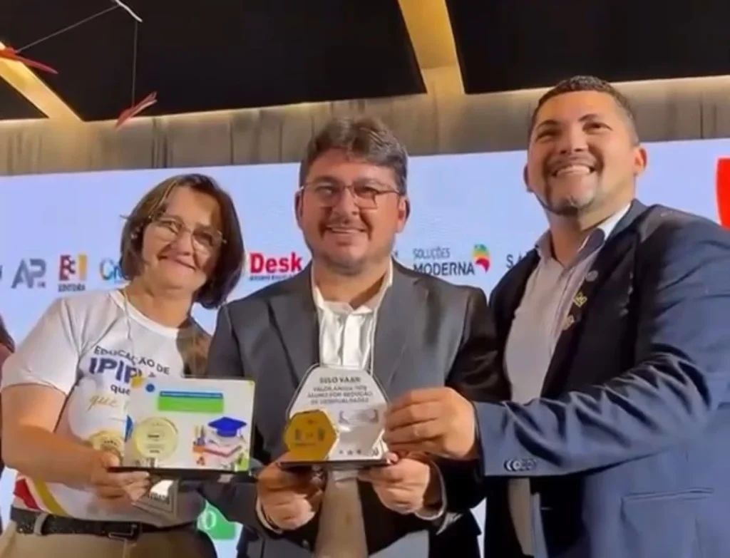 Ipiranga do Piauí recebe Selos VAAR e UNDIME por avanços na qualidade do ensino
