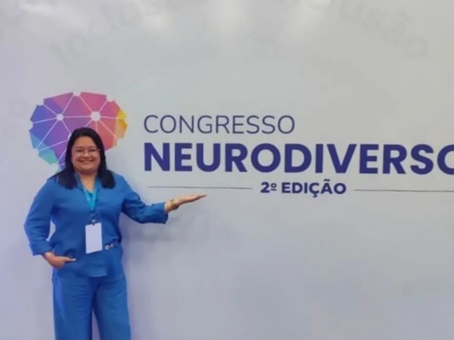 Coordenadora do Colégio Machado de Assis integra debates sobre educação inclusiva em congresso de neurodiversidade